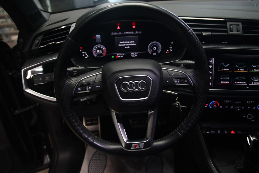 Audi Q3 35 TFSI 3x S-line VIRTUAL-CAMERA-TREKHAAK-LED-20''