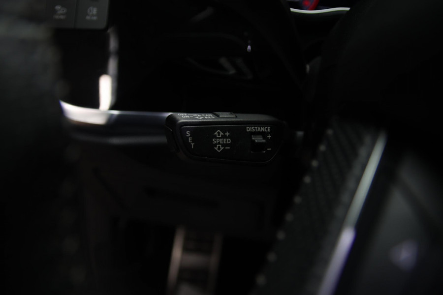Audi Q3 35 TFSI 3x S-line VIRTUAL-CAMERA-TREKHAAK-LED-20''