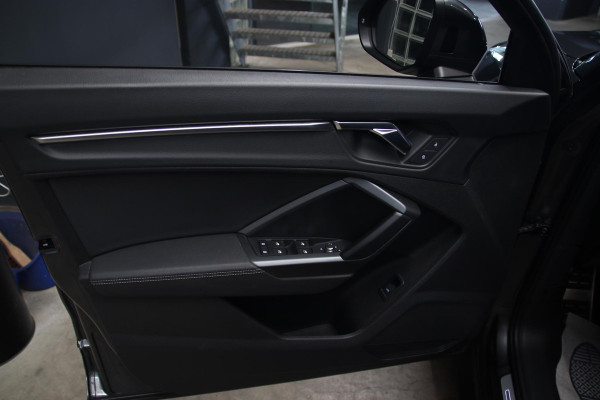 Audi Q3 35 TFSI 3x S-line VIRTUAL-CAMERA-TREKHAAK-LED-20''