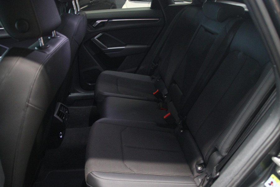 Audi Q3 35 TFSI 3x S-line VIRTUAL-CAMERA-TREKHAAK-LED-20''