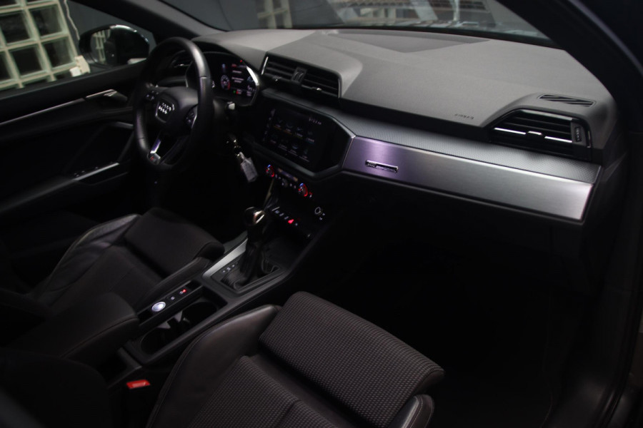 Audi Q3 35 TFSI 3x S-line VIRTUAL-CAMERA-TREKHAAK-LED-20''