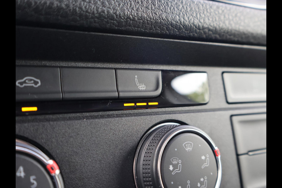 Volkswagen Crafter 35 2.0 TDI 177 PK AUT. L3H3 + 3000 KG TREKHAAK | ADAPTIVE CRUISE | LED | CAMERA | CARPLAY | STOELVERW.