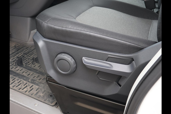Volkswagen Crafter 35 2.0 TDI 177 PK AUT. L3H3 + 3000 KG TREKHAAK | ADAPTIVE CRUISE | LED | CAMERA | CARPLAY | STOELVERW.