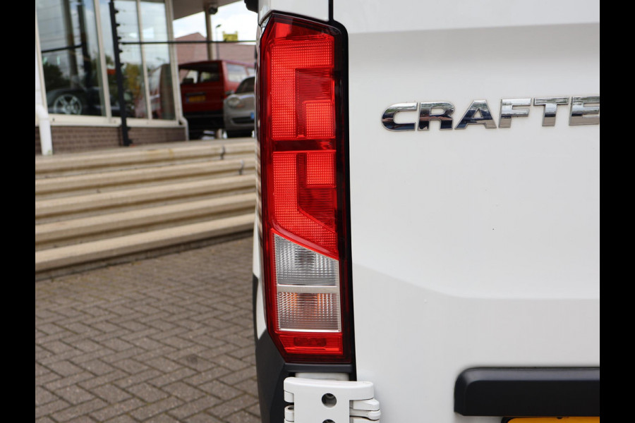 Volkswagen Crafter 35 2.0 TDI 177 PK AUT. L3H3 + 3000 KG TREKHAAK | ADAPTIVE CRUISE | LED | CAMERA | CARPLAY | STOELVERW.