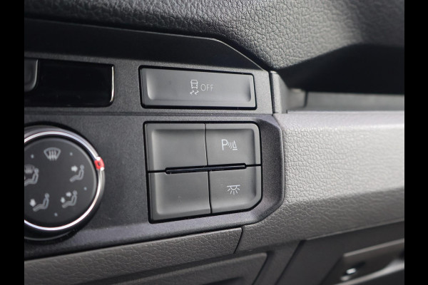 Volkswagen Crafter 35 2.0 TDI 177 PK AUT. L3H3 + 3000 KG TREKHAAK | ADAPTIVE CRUISE | LED | CAMERA | CARPLAY | STOELVERW.