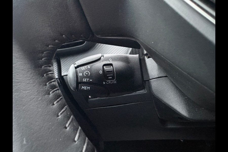 Peugeot 208 1.2 Hybrid 110 e-DCS6 Style Cruise|CarPlay|LED