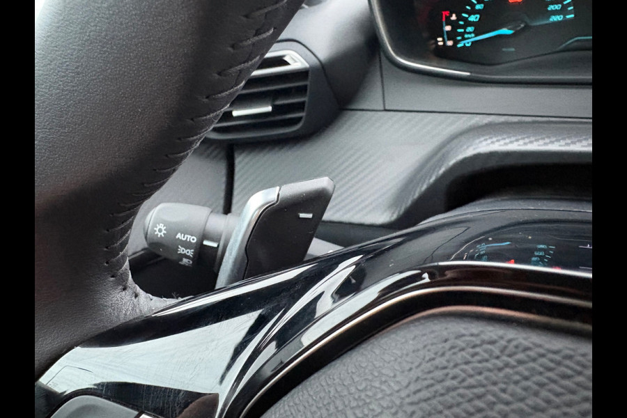 Peugeot 208 1.2 Hybrid 110 e-DCS6 Style Cruise|CarPlay|LED