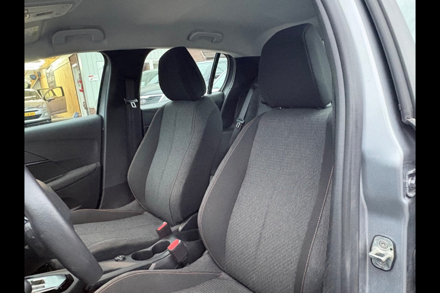 Peugeot 208 1.2 Hybrid 110 e-DCS6 Style Cruise|CarPlay|LED