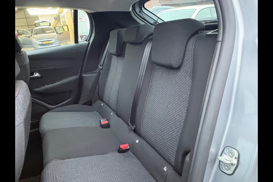 Peugeot 208 1.2 Hybrid 110 e-DCS6 Style Cruise|CarPlay|LED