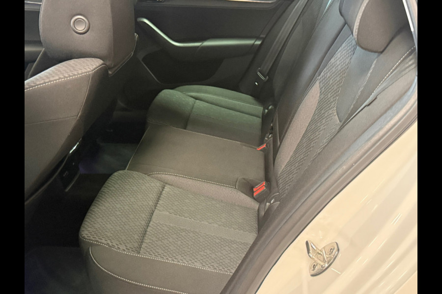 Škoda Octavia Combi 1.4 TSI iV PHEV Sportline Business/pano/head up/memory /apple/dodehoek