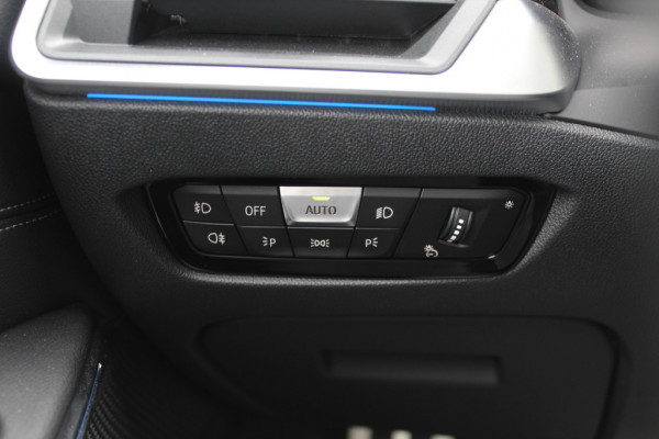BMW 3 Serie Touring 330i High Executive Ed. M Sport / Trekhaak / Panoramadak / 360Camera / Head-up / Keyless / 19'' / Harman Kardon / Leder / Stuur+Stoelverwarming / Dodehoek / DAB / ACC