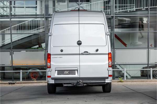 Volkswagen Crafter 2.0 TDI DSG L3H3 | Bi-Xenon | Trekhaak | Navigatie | CarPlay | Camera | 3-Zitter | Dealer onderhouden | 1e eigenaar | Nieuwe APK