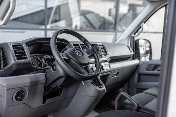 Volkswagen Crafter 2.0 TDI DSG L3H3 | Bi-Xenon | Trekhaak | Navigatie | CarPlay | Camera | 3-Zitter | Dealer onderhouden | 1e eigenaar | Nieuwe APK