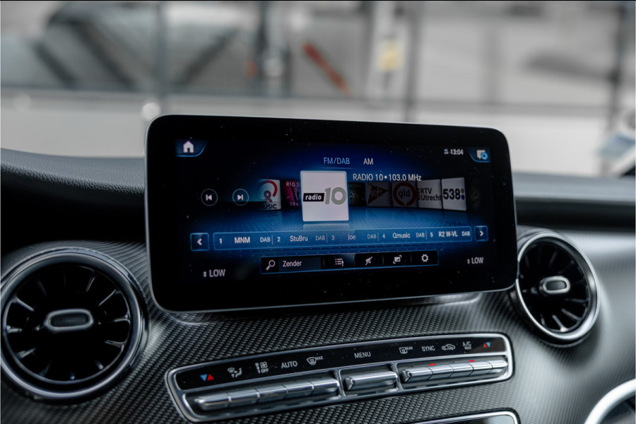 Mercedes-Benz V-Klasse 300d Lang | AMG | Memory seats | Stoelventilatie | 360 Camera | ACC | CarPlay | Navigatie | Lederen bekleding | DAB | Dodehoek | Trekhaak | Nieuwe APK | 2-Zitter | Enkel cabine