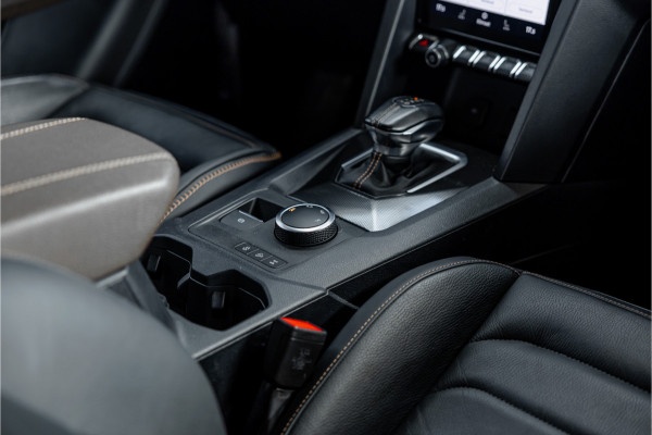 Volkswagen Amarok 3.0 TDI 4Motion PanAmericana | ACC | 360 Camera | Harman Kardon | Lederen bekleding | Blind spot | Standkachel | Navigatie | CarPlay | LED | Trekhaak | DAB | Dealer onderhouden | Grijs kenteken