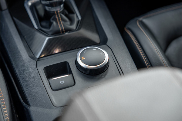 Volkswagen Amarok 3.0 TDI 4Motion PanAmericana | ACC | 360 Camera | Harman Kardon | Lederen bekleding | Blind spot | Standkachel | Navigatie | CarPlay | LED | Trekhaak | DAB | Dealer onderhouden | Grijs kenteken