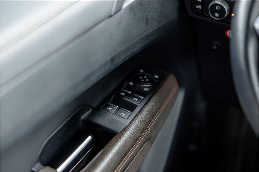 Volkswagen Amarok 3.0 TDI 4Motion PanAmericana | ACC | 360 Camera | Harman Kardon | Lederen bekleding | Blind spot | Standkachel | Navigatie | CarPlay | LED | Trekhaak | DAB | Dealer onderhouden | Grijs kenteken