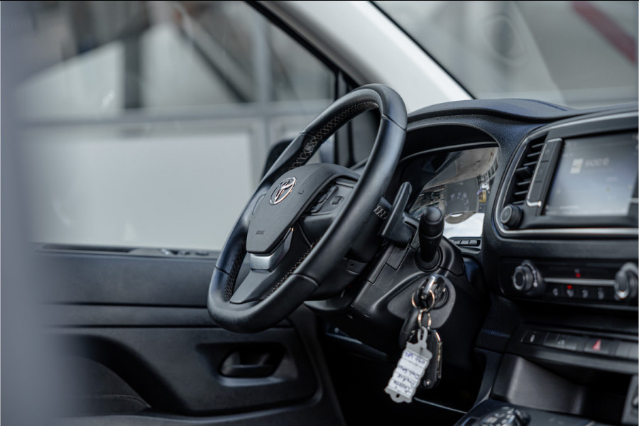 Toyota ProAce 2.0 D XL L3H1 | Standkachel | Camera | CarPlay | Stoelverwarming | Trekhaak | Cruise control | DAB | Nieuwe APK