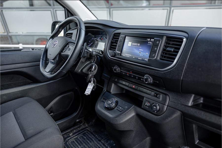 Toyota ProAce 2.0 D XL L3H1 | Standkachel | Camera | CarPlay | Stoelverwarming | Trekhaak | Cruise control | DAB | Nieuwe APK