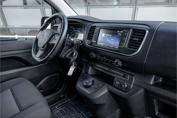 Toyota ProAce 2.0 D XL L3H1 | Standkachel | Camera | CarPlay | Stoelverwarming | Trekhaak | Cruise control | DAB | Nieuwe APK