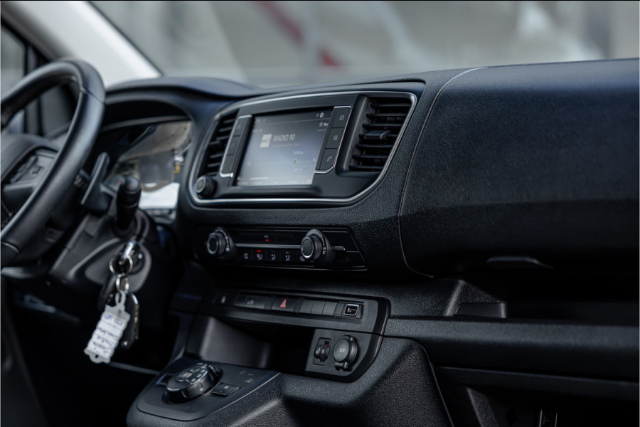 Toyota ProAce 2.0 D XL L3H1 | Standkachel | Camera | CarPlay | Stoelverwarming | Trekhaak | Cruise control | DAB | Nieuwe APK