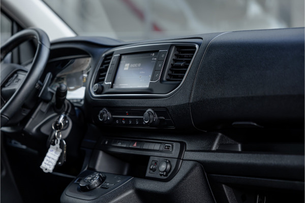 Toyota ProAce 2.0 D XL L3H1 | Standkachel | Camera | CarPlay | Stoelverwarming | Trekhaak | Cruise control | DAB | Nieuwe APK