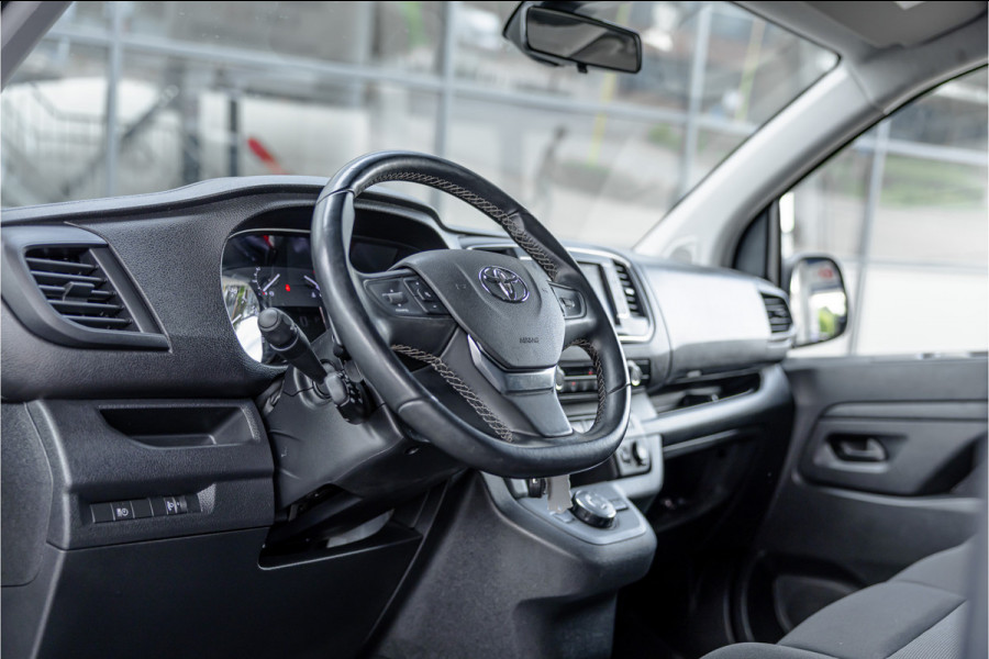 Toyota ProAce 2.0 D XL L3H1 | Standkachel | Camera | CarPlay | Stoelverwarming | Trekhaak | Cruise control | DAB | Nieuwe APK