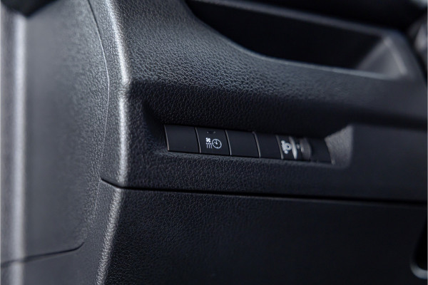 Toyota ProAce 2.0 D XL L3H1 | Standkachel | Camera | CarPlay | Stoelverwarming | Trekhaak | Cruise control | DAB | Nieuwe APK