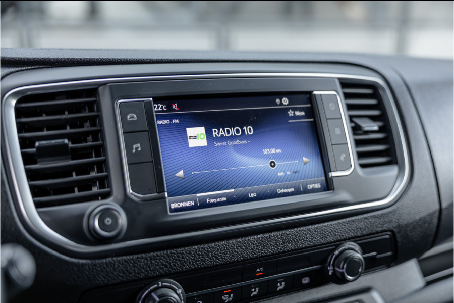 Toyota ProAce 2.0 D XL L3H1 | Standkachel | Camera | CarPlay | Stoelverwarming | Trekhaak | Cruise control | DAB | Nieuwe APK