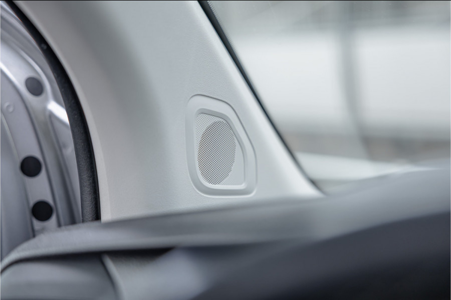 Toyota ProAce 2.0 D XL L3H1 | Standkachel | Camera | CarPlay | Stoelverwarming | Trekhaak | Cruise control | DAB | Nieuwe APK