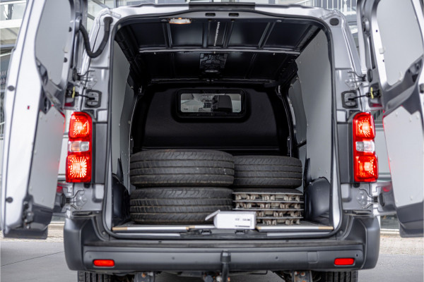 Toyota ProAce 2.0 D XL L3H1 | Standkachel | Camera | CarPlay | Stoelverwarming | Trekhaak | Cruise control | DAB | Nieuwe APK