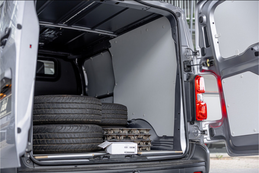 Toyota ProAce 2.0 D XL L3H1 | Standkachel | Camera | CarPlay | Stoelverwarming | Trekhaak | Cruise control | DAB | Nieuwe APK