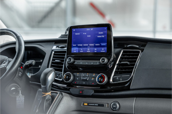 Ford Transit Custom 320 2.0 TDCI L2H1 Platinum Edition DC | Bi-Xenon | CarPlay | Camera | Navigatie | Lederen bekleding | Trekhaak | Stoelverwarming | Nieuwe APK | Orig. NL auto