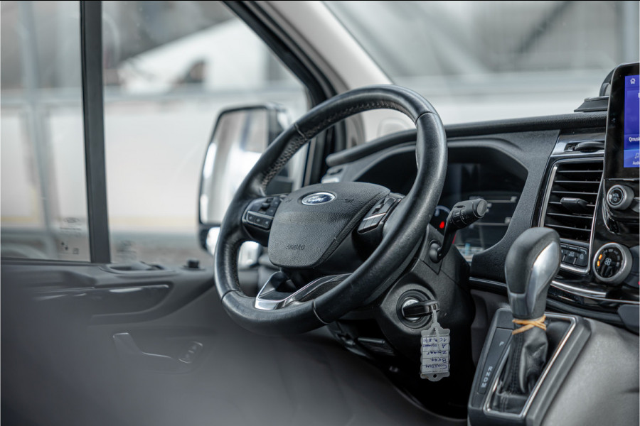 Ford Transit Custom 320 2.0 TDCI L2H1 Platinum Edition DC | Bi-Xenon | CarPlay | Camera | Navigatie | Lederen bekleding | Trekhaak | Stoelverwarming | Nieuwe APK | Orig. NL auto