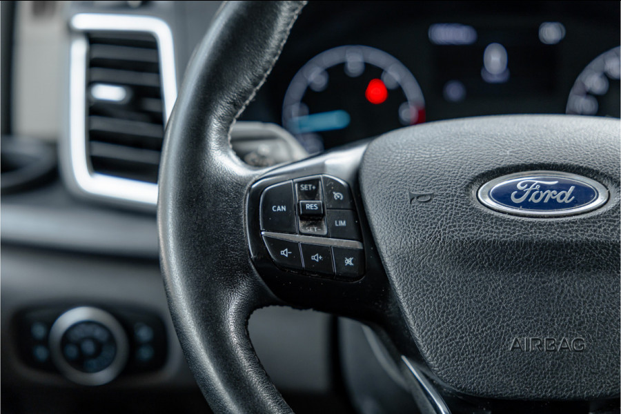 Ford Transit Custom 320 2.0 TDCI L2H1 Platinum Edition DC | Bi-Xenon | CarPlay | Camera | Navigatie | Lederen bekleding | Trekhaak | Stoelverwarming | Nieuwe APK | Orig. NL auto