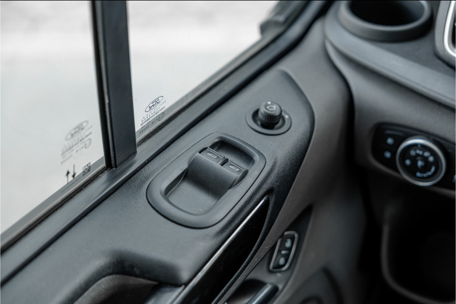 Ford Transit Custom 320 2.0 TDCI L2H1 Platinum Edition DC | Bi-Xenon | CarPlay | Camera | Navigatie | Lederen bekleding | Trekhaak | Stoelverwarming | Nieuwe APK | Orig. NL auto