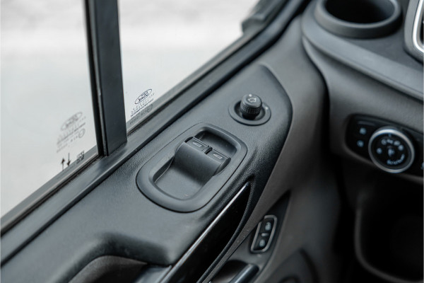 Ford Transit Custom 320 2.0 TDCI L2H1 Platinum Edition DC | Bi-Xenon | CarPlay | Camera | Navigatie | Lederen bekleding | Trekhaak | Stoelverwarming | Nieuwe APK | Orig. NL auto
