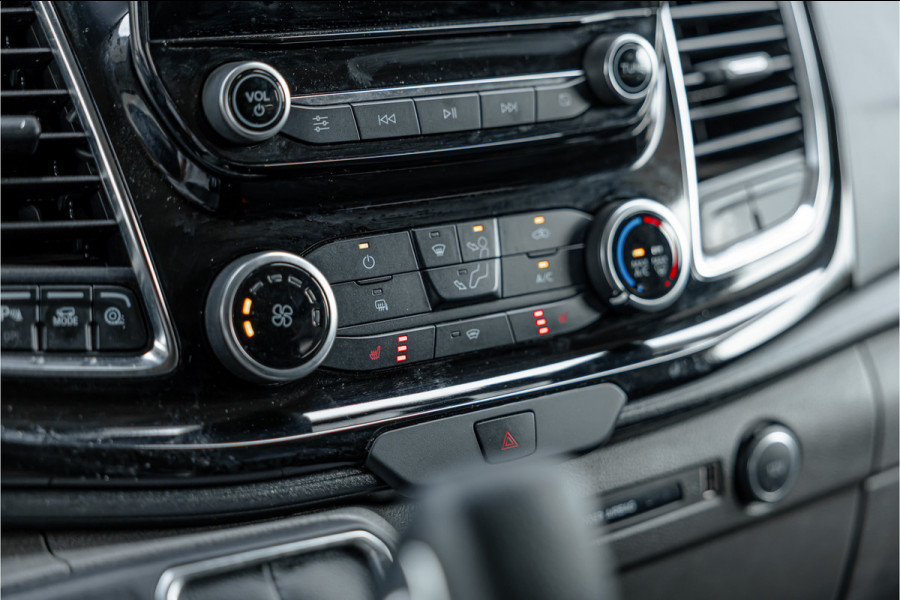 Ford Transit Custom 320 2.0 TDCI L2H1 Platinum Edition DC | Bi-Xenon | CarPlay | Camera | Navigatie | Lederen bekleding | Trekhaak | Stoelverwarming | Nieuwe APK | Orig. NL auto