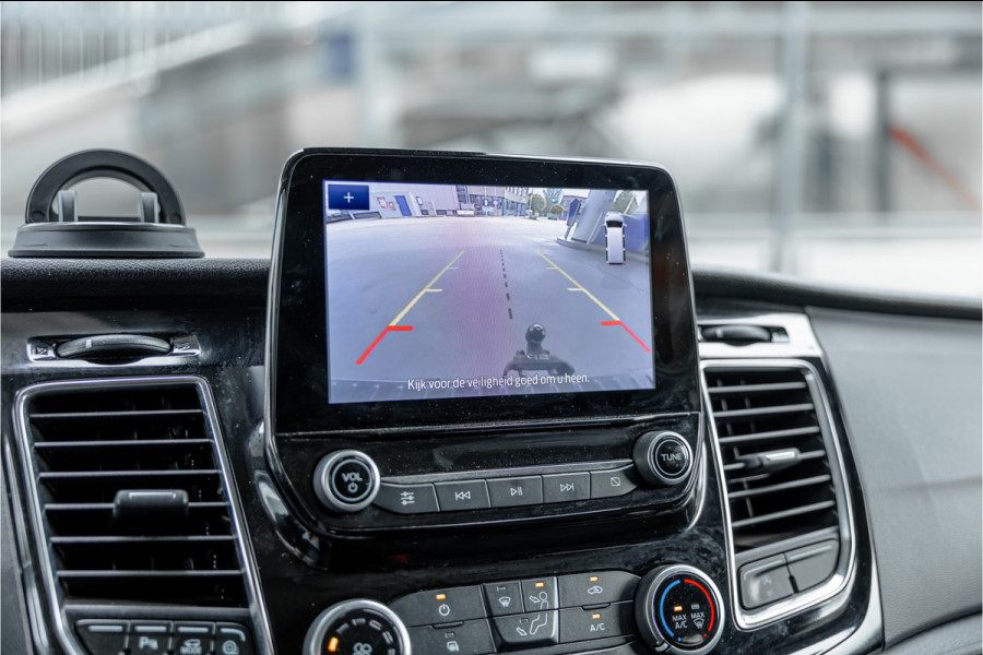Ford Transit Custom 320 2.0 TDCI L2H1 Platinum Edition DC | Bi-Xenon | CarPlay | Camera | Navigatie | Lederen bekleding | Trekhaak | Stoelverwarming | Nieuwe APK | Orig. NL auto