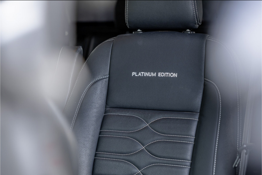 Ford Transit Custom 320 2.0 TDCI L2H1 Platinum Edition DC | Bi-Xenon | CarPlay | Camera | Navigatie | Lederen bekleding | Trekhaak | Stoelverwarming | Nieuwe APK | Orig. NL auto
