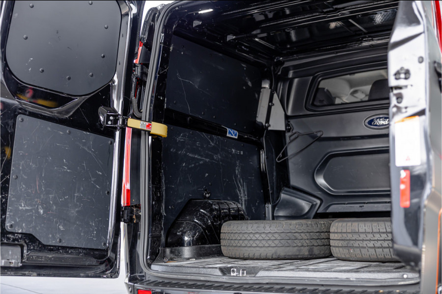 Ford Transit Custom 320 2.0 TDCI L2H1 Platinum Edition DC | Bi-Xenon | CarPlay | Camera | Navigatie | Lederen bekleding | Trekhaak | Stoelverwarming | Nieuwe APK | Orig. NL auto