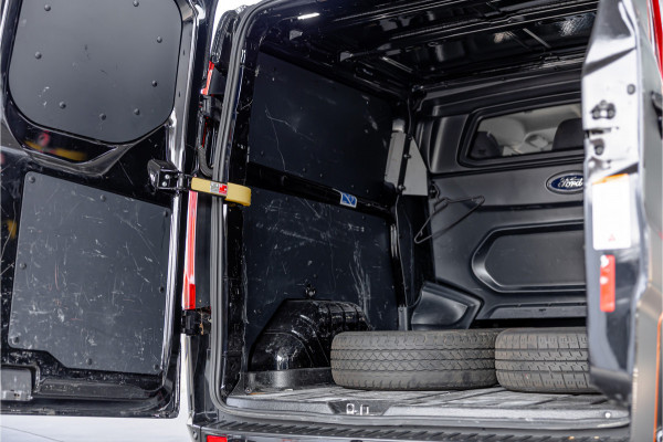 Ford Transit Custom 320 2.0 TDCI L2H1 Platinum Edition DC | Bi-Xenon | CarPlay | Camera | Navigatie | Lederen bekleding | Trekhaak | Stoelverwarming | Nieuwe APK | Orig. NL auto
