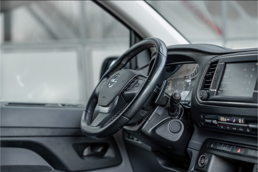 Opel Vivaro 2.0 CDTI L3H1 XL Edition | Automaat | CarPlay | Camera | Stoelverwarming | Trekhaak | F1 Flippers | Cruise control | Bedrijfswageninrichting | 3-Zitter | Nieuwe APK