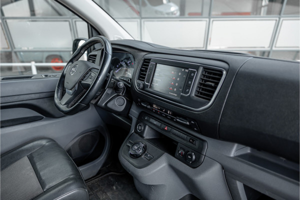 Opel Vivaro 2.0 CDTI L3H1 XL Edition | Automaat | CarPlay | Camera | Stoelverwarming | Trekhaak | F1 Flippers | Cruise control | Bedrijfswageninrichting | 3-Zitter | Nieuwe APK