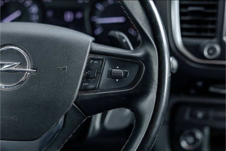 Opel Vivaro 2.0 CDTI L3H1 XL Edition | Automaat | CarPlay | Camera | Stoelverwarming | Trekhaak | F1 Flippers | Cruise control | Bedrijfswageninrichting | 3-Zitter | Nieuwe APK