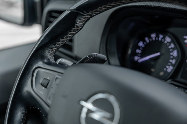 Opel Vivaro 2.0 CDTI L3H1 XL Edition | Automaat | CarPlay | Camera | Stoelverwarming | Trekhaak | F1 Flippers | Cruise control | Bedrijfswageninrichting | 3-Zitter | Nieuwe APK