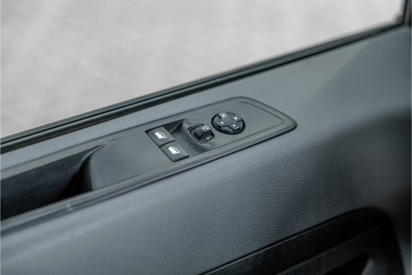 Opel Vivaro 2.0 CDTI L3H1 XL Edition | Automaat | CarPlay | Camera | Stoelverwarming | Trekhaak | F1 Flippers | Cruise control | Bedrijfswageninrichting | 3-Zitter | Nieuwe APK
