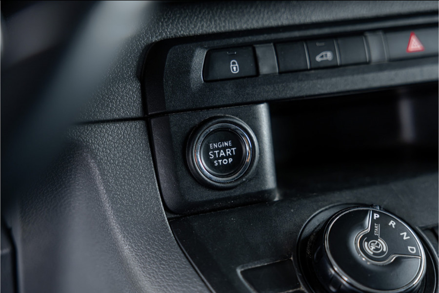 Opel Vivaro 2.0 CDTI L3H1 XL Edition | Automaat | CarPlay | Camera | Stoelverwarming | Trekhaak | F1 Flippers | Cruise control | Bedrijfswageninrichting | 3-Zitter | Nieuwe APK