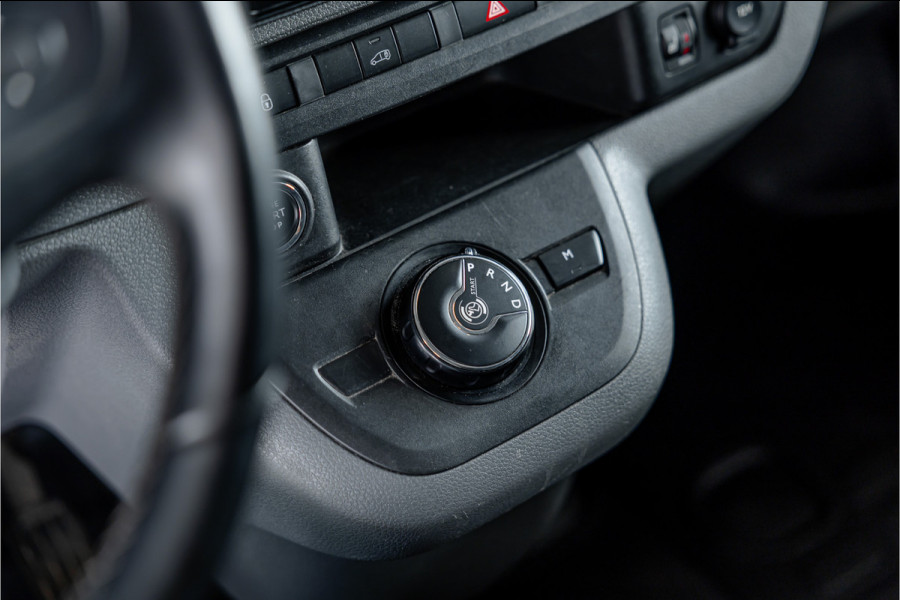 Opel Vivaro 2.0 CDTI L3H1 XL Edition | Automaat | CarPlay | Camera | Stoelverwarming | Trekhaak | F1 Flippers | Cruise control | Bedrijfswageninrichting | 3-Zitter | Nieuwe APK