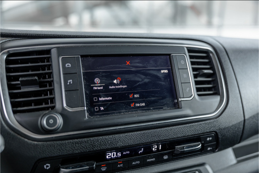 Opel Vivaro 2.0 CDTI L3H1 XL Edition | Automaat | CarPlay | Camera | Stoelverwarming | Trekhaak | F1 Flippers | Cruise control | Bedrijfswageninrichting | 3-Zitter | Nieuwe APK